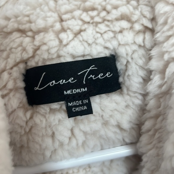 Love tree vest - Picture 3 of 3